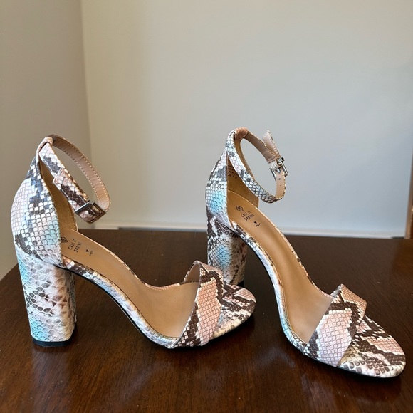 Call It Spring, snake skin heals - Picture 2 of 5